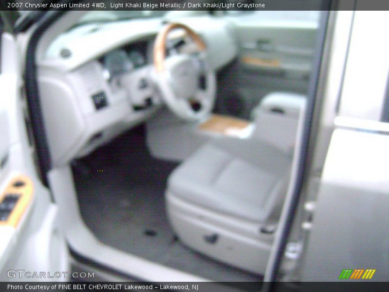 Light Khaki Beige Metallic / Dark Khaki/Light Graystone 2007 Chrysler Aspen Limited 4WD