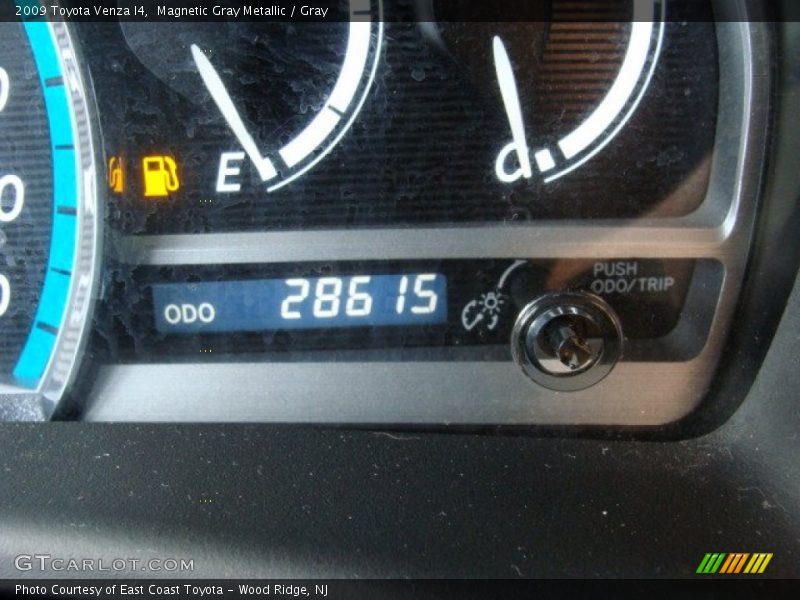 Magnetic Gray Metallic / Gray 2009 Toyota Venza I4