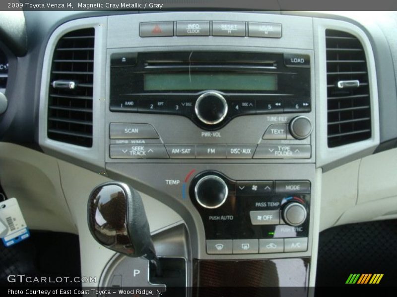 Magnetic Gray Metallic / Gray 2009 Toyota Venza I4
