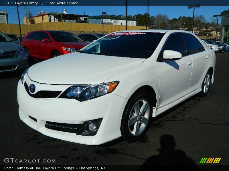 Super White / Black 2012 Toyota Camry SE