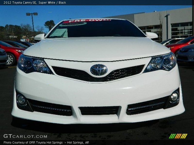 Super White / Black 2012 Toyota Camry SE
