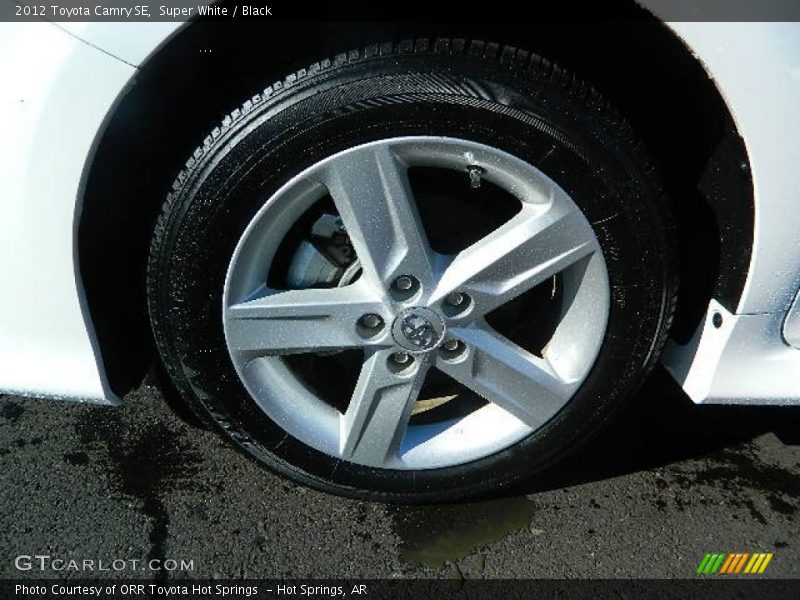 Super White / Black 2012 Toyota Camry SE