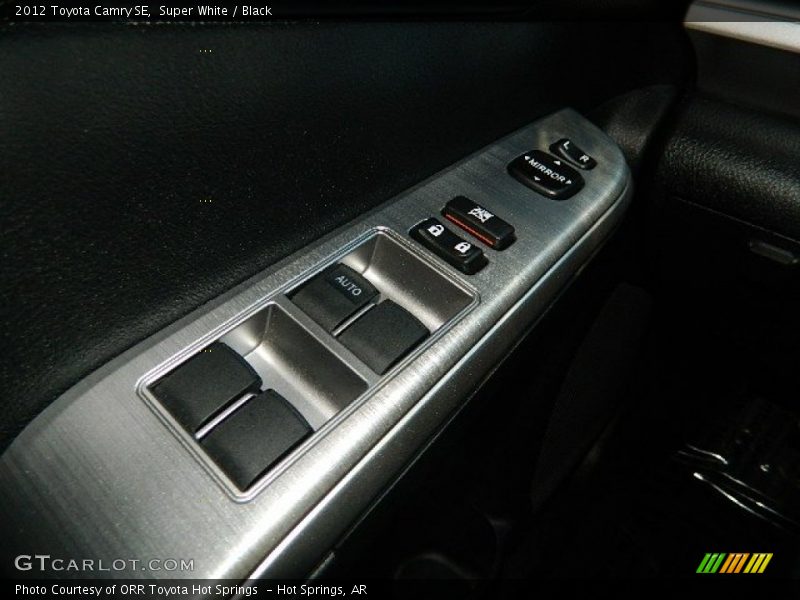 Super White / Black 2012 Toyota Camry SE