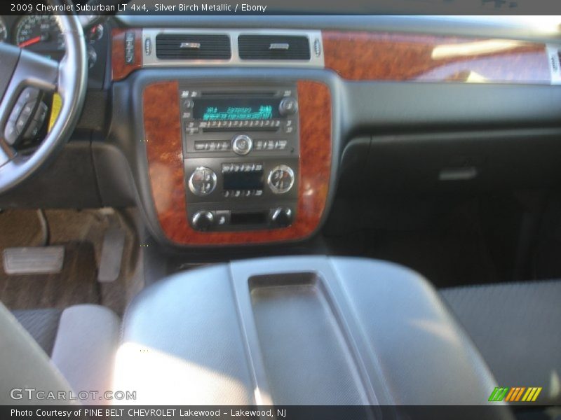 Silver Birch Metallic / Ebony 2009 Chevrolet Suburban LT 4x4