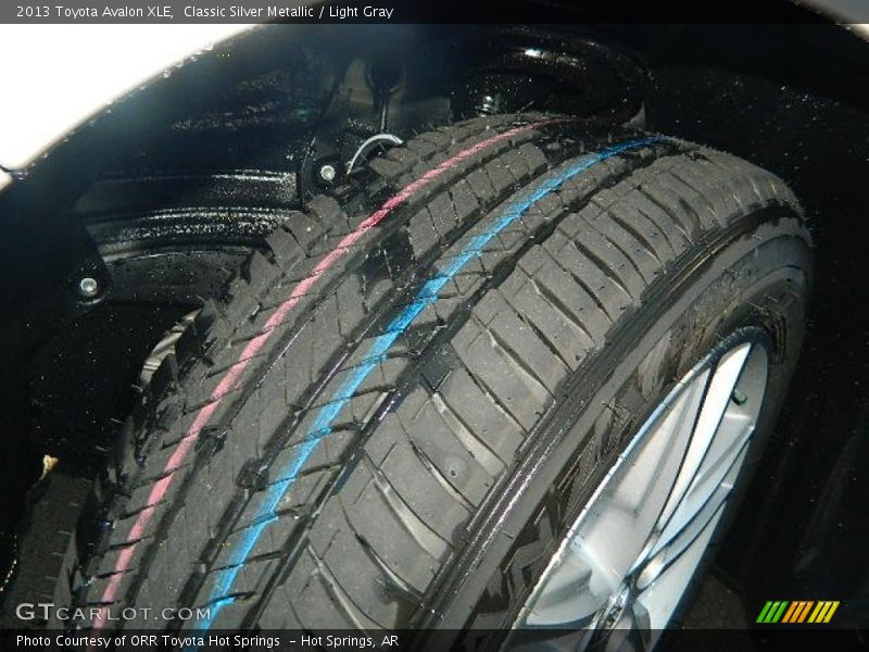 Classic Silver Metallic / Light Gray 2013 Toyota Avalon XLE