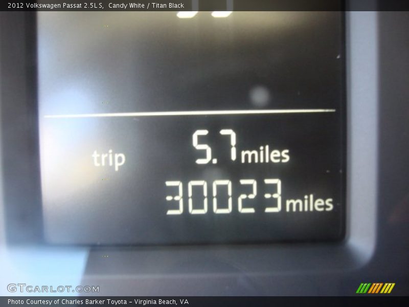 Candy White / Titan Black 2012 Volkswagen Passat 2.5L S