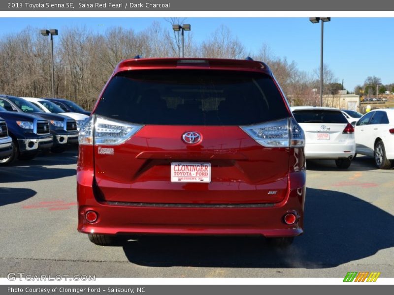 Salsa Red Pearl / Dark Charcoal 2013 Toyota Sienna SE