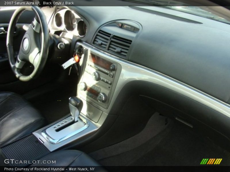Black Onyx / Black 2007 Saturn Aura XR