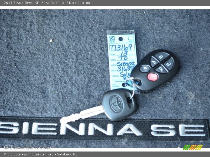 Salsa Red Pearl / Dark Charcoal 2013 Toyota Sienna SE