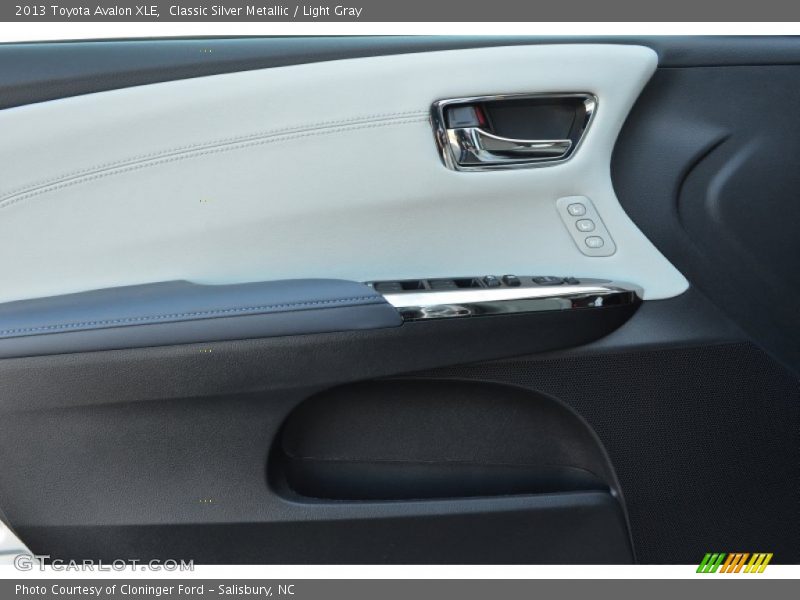 Classic Silver Metallic / Light Gray 2013 Toyota Avalon XLE