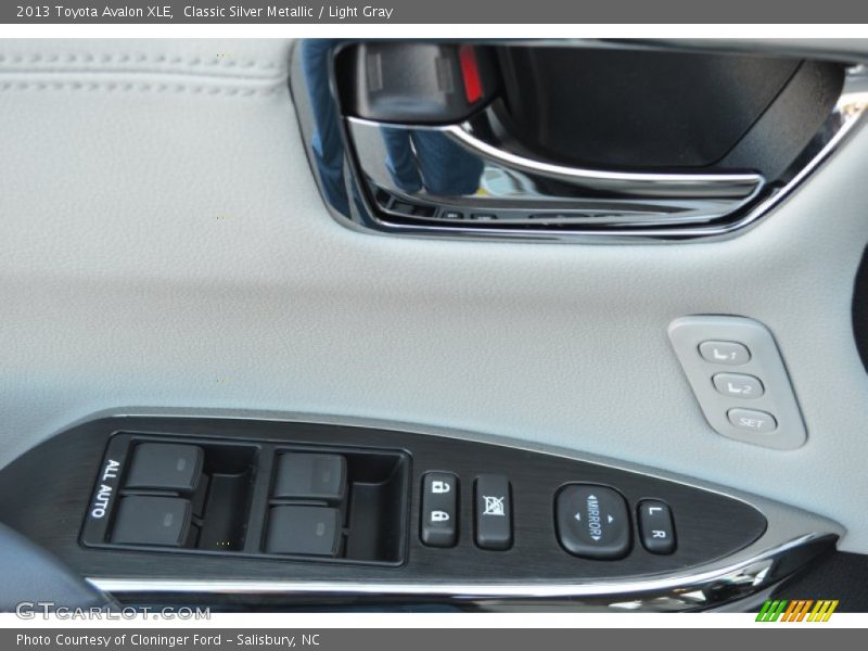Classic Silver Metallic / Light Gray 2013 Toyota Avalon XLE