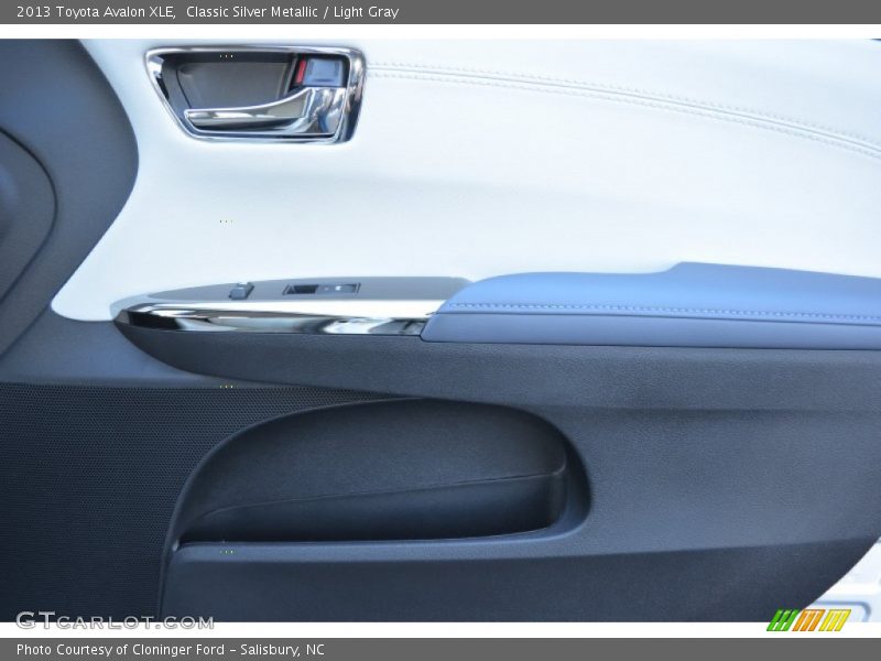 Classic Silver Metallic / Light Gray 2013 Toyota Avalon XLE