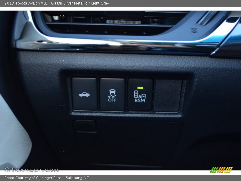 Classic Silver Metallic / Light Gray 2013 Toyota Avalon XLE