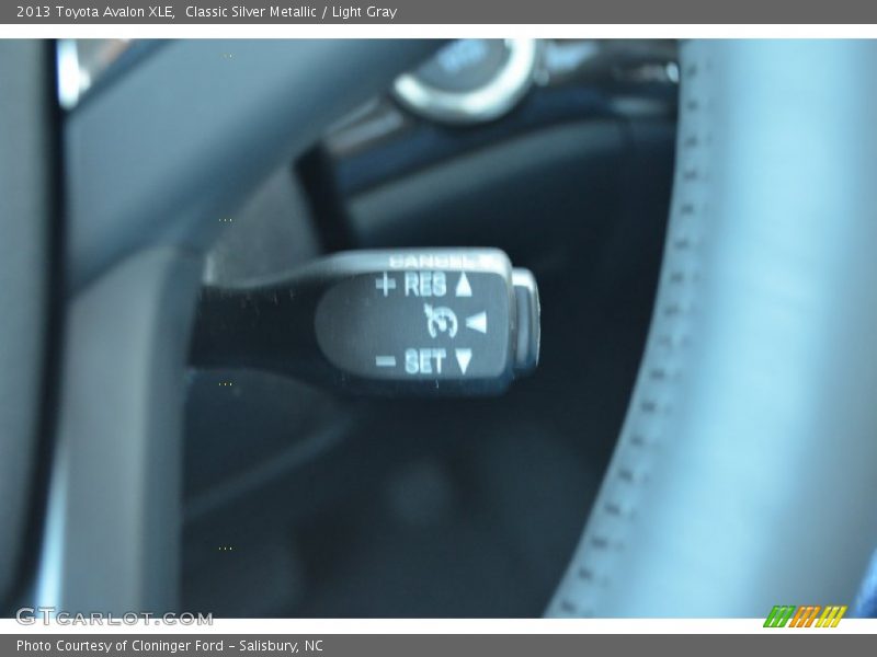 Classic Silver Metallic / Light Gray 2013 Toyota Avalon XLE
