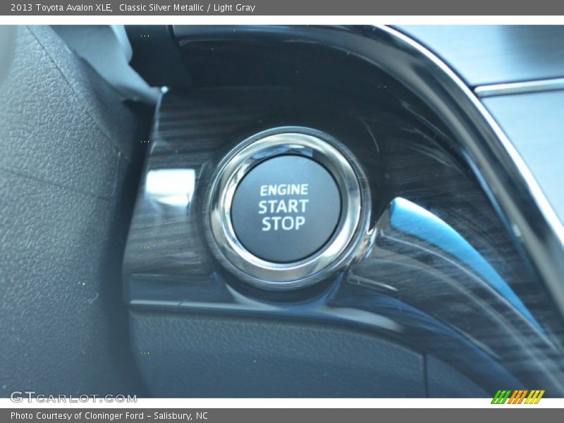Classic Silver Metallic / Light Gray 2013 Toyota Avalon XLE
