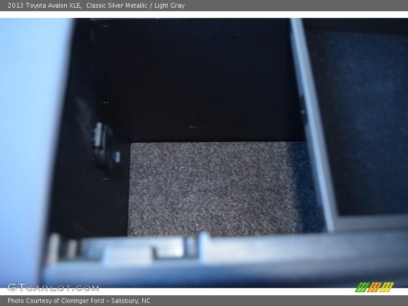 Classic Silver Metallic / Light Gray 2013 Toyota Avalon XLE