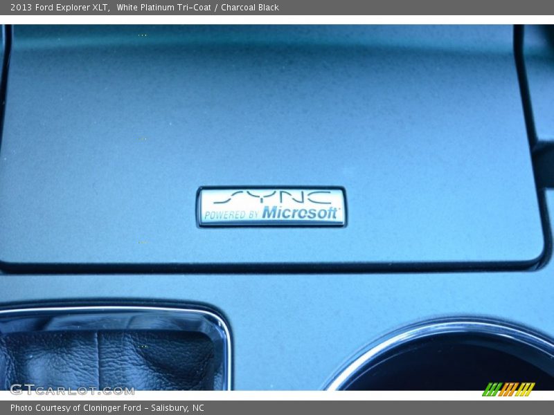 White Platinum Tri-Coat / Charcoal Black 2013 Ford Explorer XLT