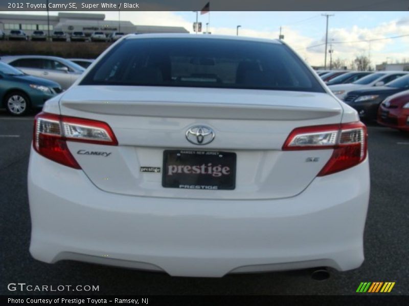 Super White / Black 2012 Toyota Camry SE