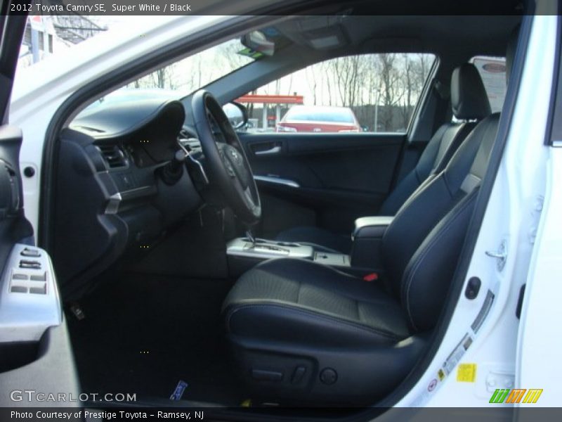 Super White / Black 2012 Toyota Camry SE