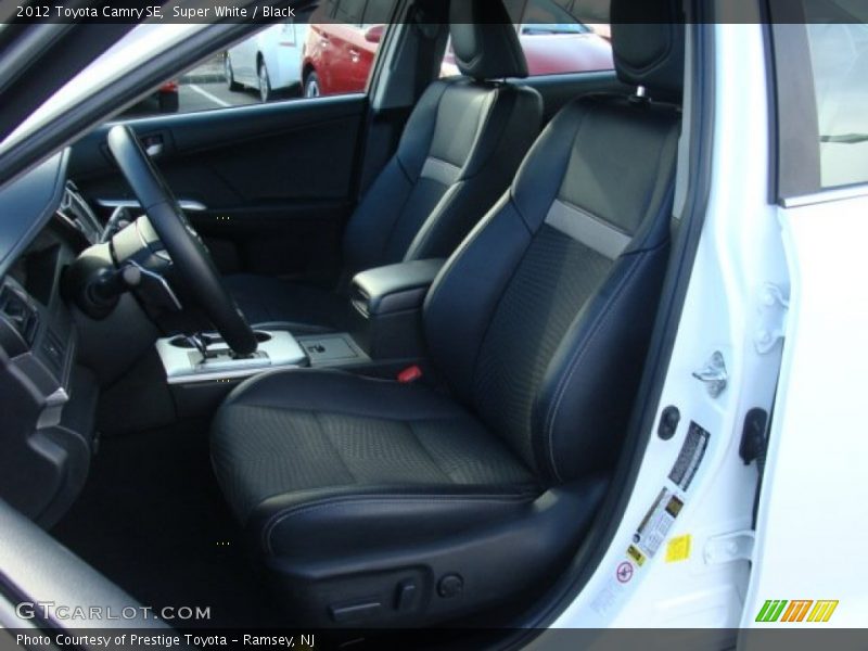 Super White / Black 2012 Toyota Camry SE