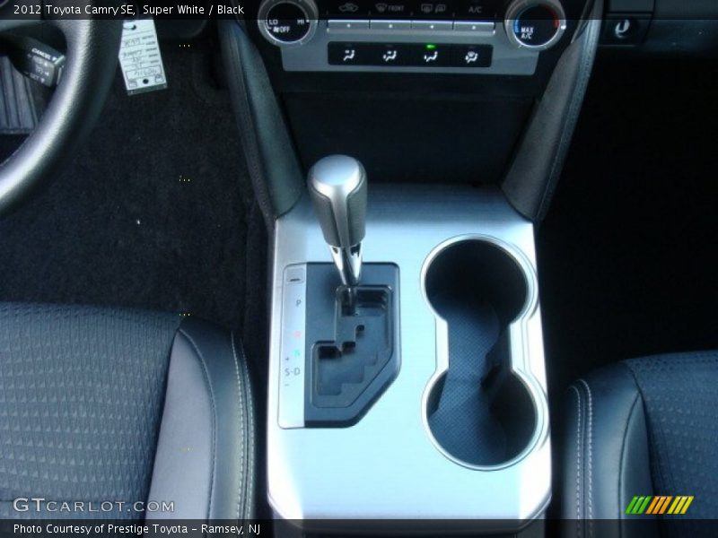 Super White / Black 2012 Toyota Camry SE