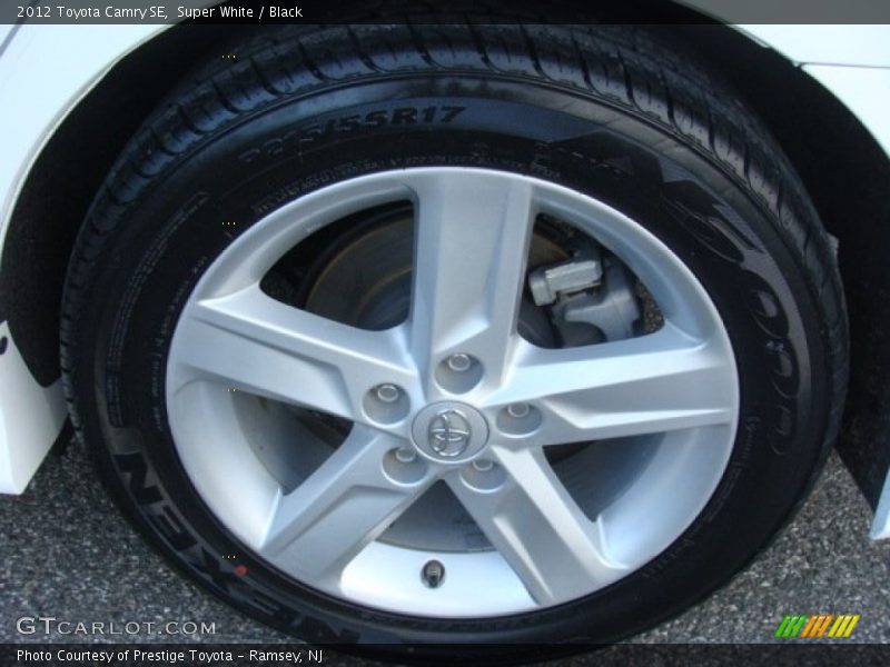 Super White / Black 2012 Toyota Camry SE