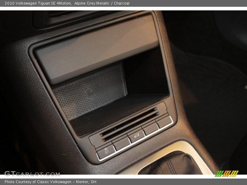 Alpine Grey Metallic / Charcoal 2010 Volkswagen Tiguan SE 4Motion
