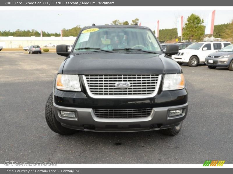 Black Clearcoat / Medium Parchment 2005 Ford Expedition XLT