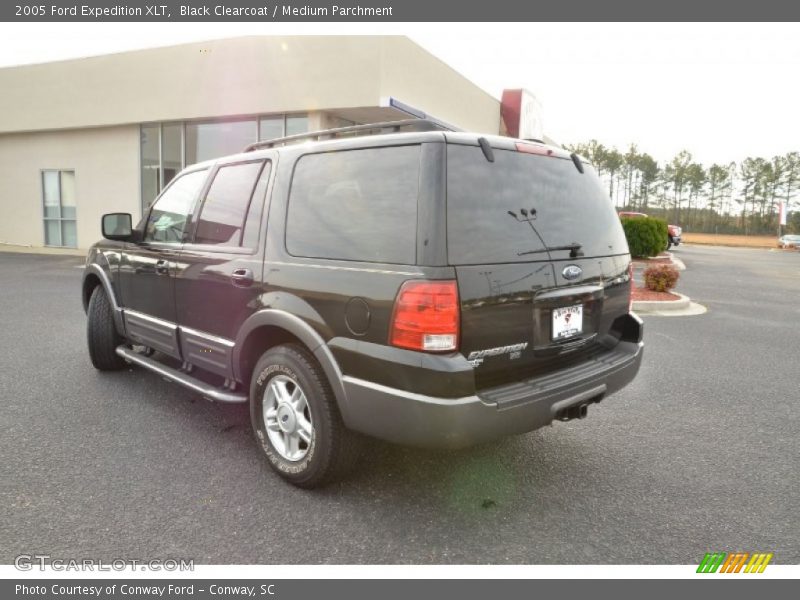 Black Clearcoat / Medium Parchment 2005 Ford Expedition XLT