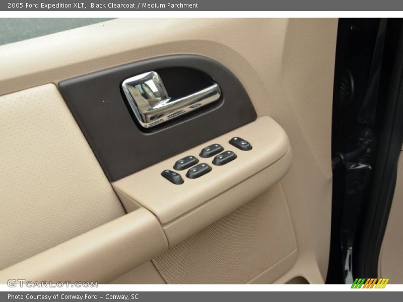 Black Clearcoat / Medium Parchment 2005 Ford Expedition XLT