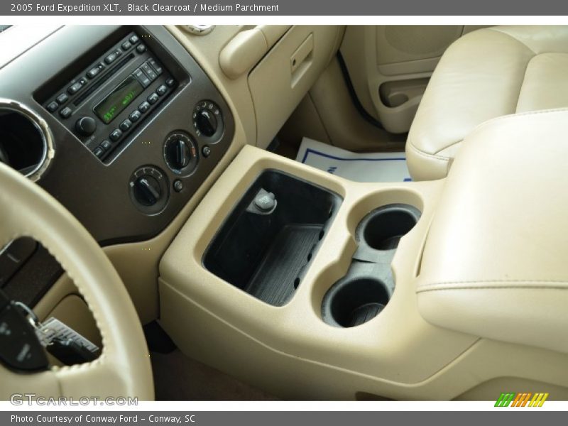 Black Clearcoat / Medium Parchment 2005 Ford Expedition XLT