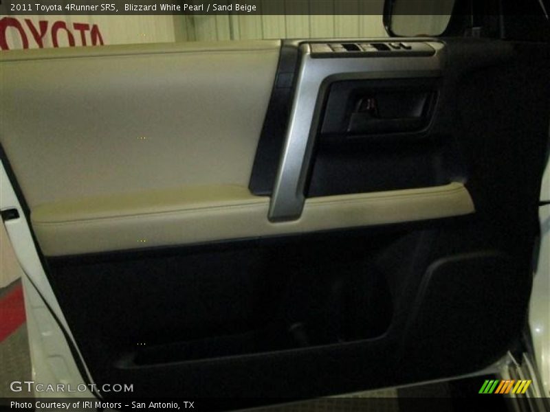 Blizzard White Pearl / Sand Beige 2011 Toyota 4Runner SR5