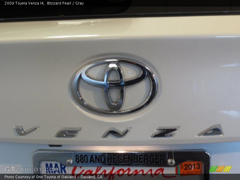 Blizzard Pearl / Gray 2009 Toyota Venza I4