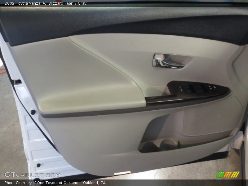 Blizzard Pearl / Gray 2009 Toyota Venza I4