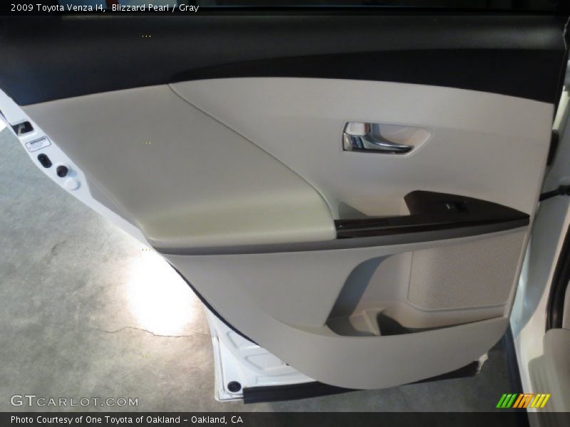 Blizzard Pearl / Gray 2009 Toyota Venza I4