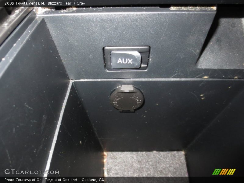 Blizzard Pearl / Gray 2009 Toyota Venza I4