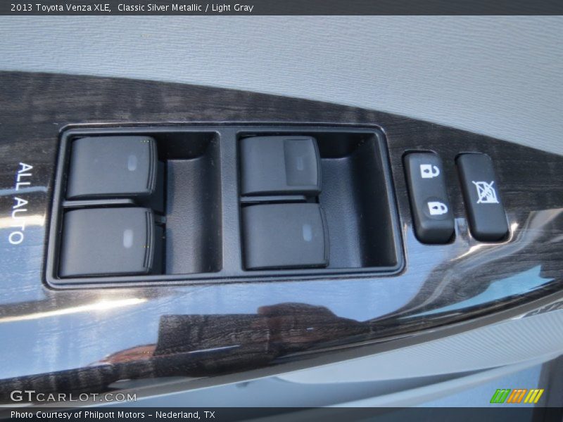 Classic Silver Metallic / Light Gray 2013 Toyota Venza XLE