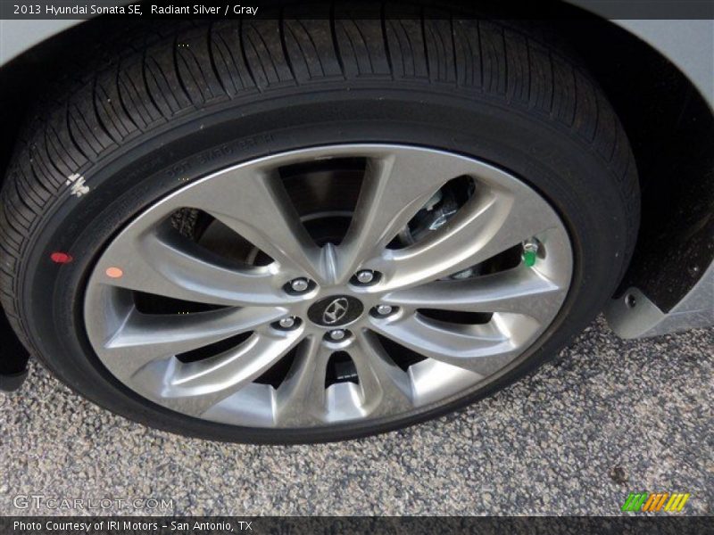 Radiant Silver / Gray 2013 Hyundai Sonata SE