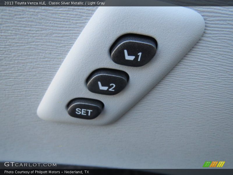 Classic Silver Metallic / Light Gray 2013 Toyota Venza XLE