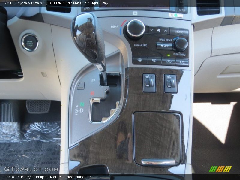 Classic Silver Metallic / Light Gray 2013 Toyota Venza XLE