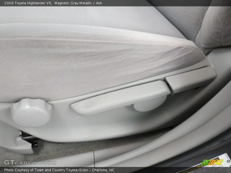 Magnetic Gray Metallic / Ash 2009 Toyota Highlander V6