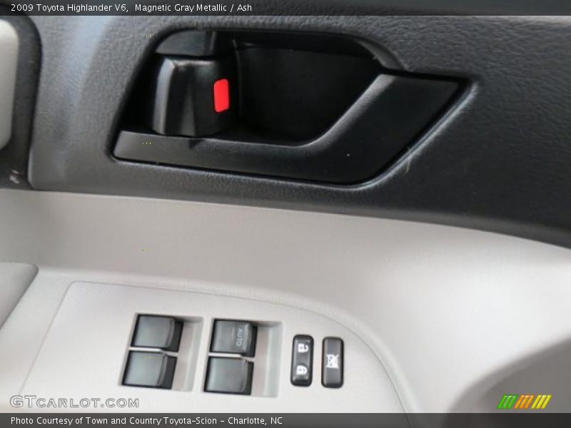 Magnetic Gray Metallic / Ash 2009 Toyota Highlander V6
