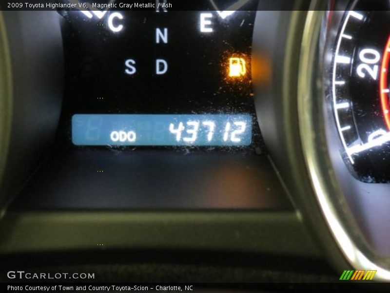 Magnetic Gray Metallic / Ash 2009 Toyota Highlander V6