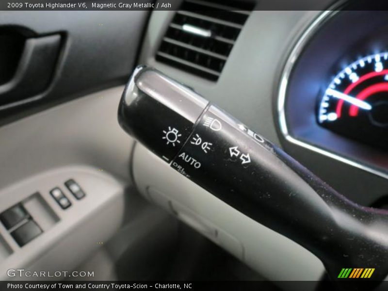 Magnetic Gray Metallic / Ash 2009 Toyota Highlander V6