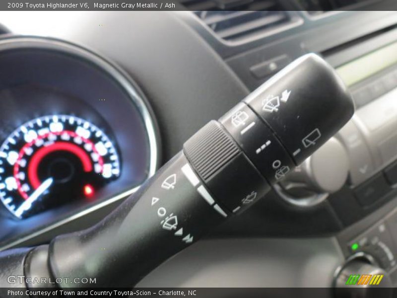 Magnetic Gray Metallic / Ash 2009 Toyota Highlander V6