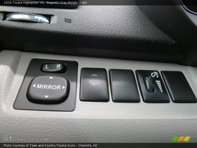Magnetic Gray Metallic / Ash 2009 Toyota Highlander V6