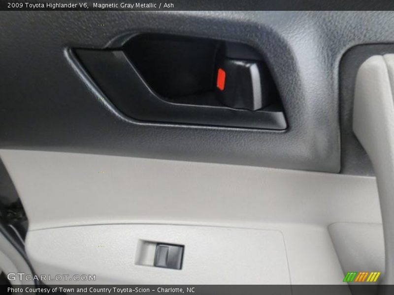 Magnetic Gray Metallic / Ash 2009 Toyota Highlander V6