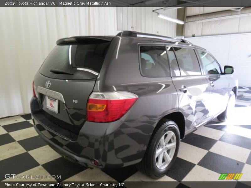 Magnetic Gray Metallic / Ash 2009 Toyota Highlander V6