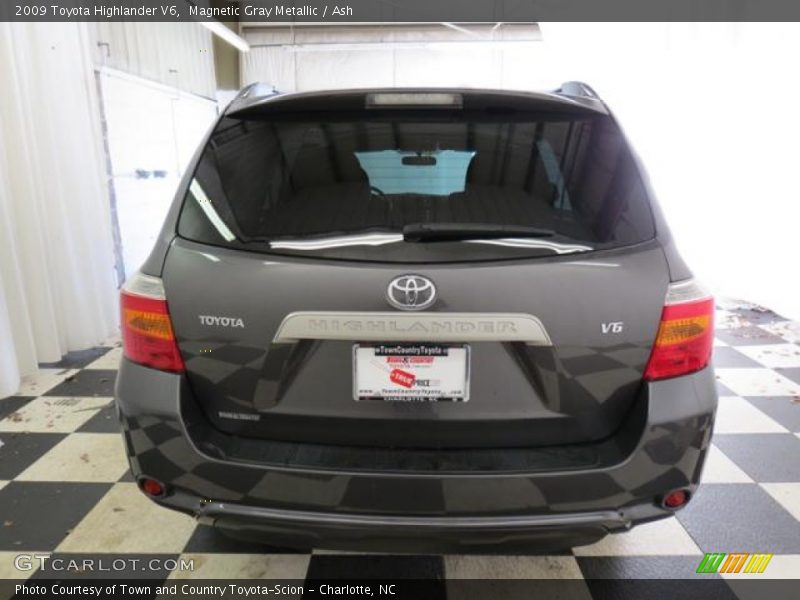 Magnetic Gray Metallic / Ash 2009 Toyota Highlander V6