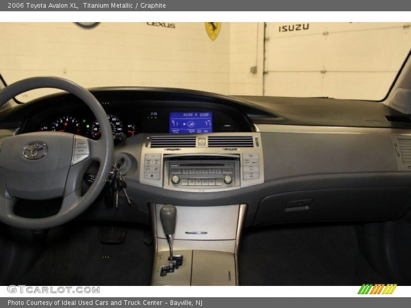 Titanium Metallic / Graphite 2006 Toyota Avalon XL